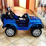 ⁦سيارة كهربائية للاطفال Jeep Wrangler ريموت كنترول - ازرق FT-938K⁩ - الصورة ⁦4⁩